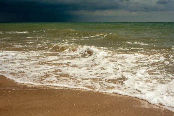 Gewitter Über Dem Ozean Eine Große Welle Nähert Sich Einem — Stockfoto