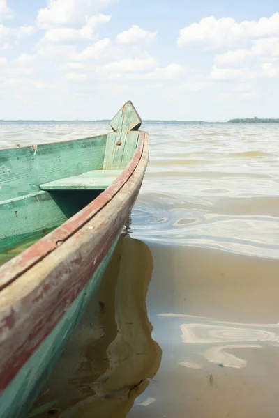 Barca Fondo Piatto Sul Lago — Foto Stock