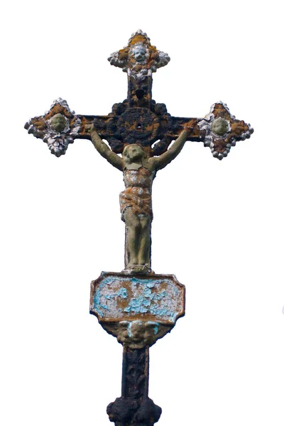 Cruz Ferro Enferrujado Num Velho Cemitério Isolado Crucifixo Branco — Fotografia de Stock
