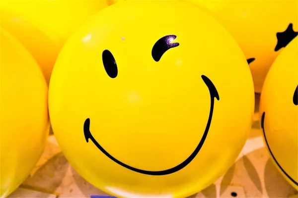 Glimlach Gele Ballon Partij — Stockfoto