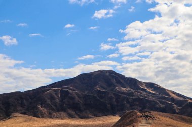 Uçsuz bucaksız, dramatik volkanik bir manzara..