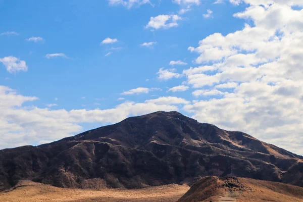 Uçsuz bucaksız, dramatik volkanik bir manzara..