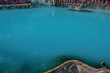 Kızıl Çit Dış Kaplıcayla çevrili Buharlı Jeotermal Havuz