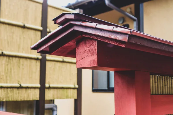 Japonya 'daki Kırmızı Mimari Elementin Yakın Çekimi