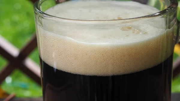 Bière Avec Mousse Dans Verre Fond — Photo