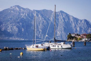 İtalya 'daki Garda Gölü' nün yatları