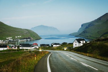 Faroe adalarında asfalt yol