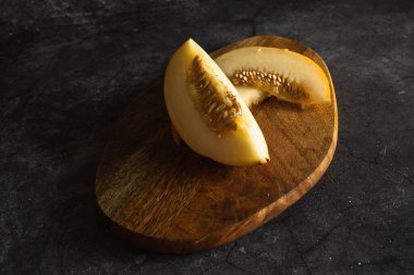 Bir parça kavun ve iki dilim