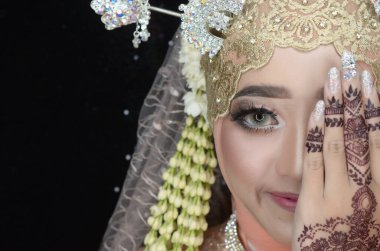 Geleneksel Cava düğün makyajı ve kadınlar için dekorasyon