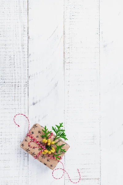 Fondo Navidad Con Ramas Abeto Juguetes Caja Regalo Campanas Madera — Foto de Stock