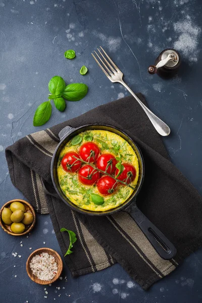 Frittata Avec Roquette Pommes Terre Tomates Cerises Dans Une Casserole — Photo