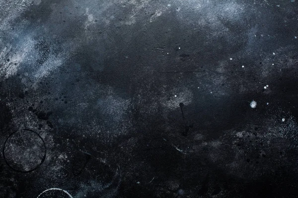 Siyah koyu taş veya kayrak duvar. Grunge doku arka plan.