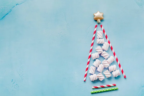 Weihnachtsbaum Aus Buntem Papier Auf Blauem Hintergrund Neujahrskonzept — Stockfoto