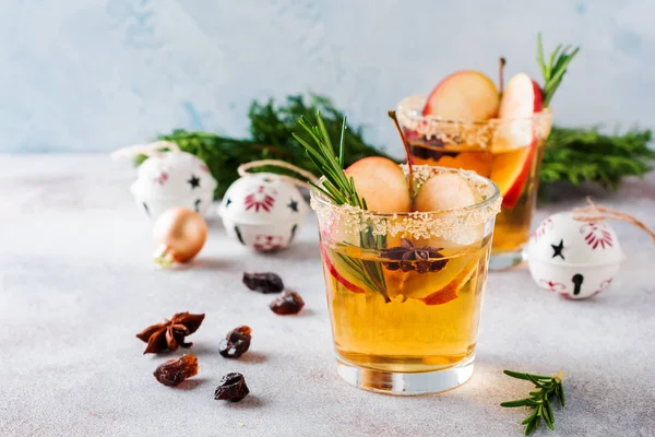 Punch Maçã Natal Tradicional Com Canela Anis Raminhos Alecrim Mesa — Fotografia de Stock