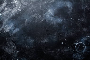 Siyah koyu taş veya kayrak duvar. Grunge doku arka plan.