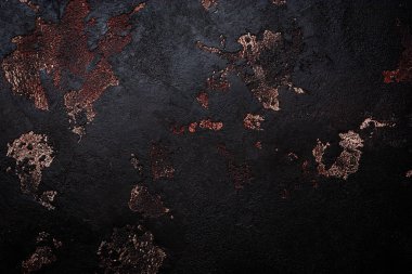 Koyu kahverengi taş veya kayrak duvar. Grunge doku arka plan.