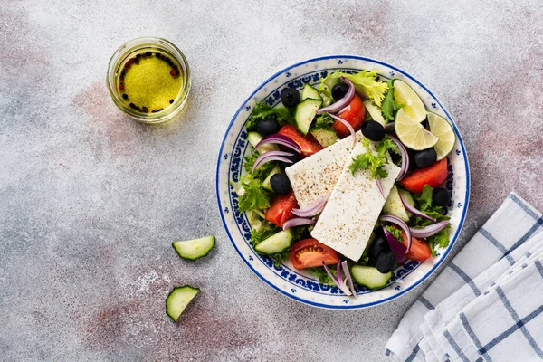 Traditionellen Griechischen Salat Vegetarisches Gericht Mit Frischem Salat Oliven Paprika — Stockfoto
