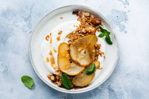 Greek Yogurt Caramelized Pear Granola Nuts Melted Sugar Wholesome Breakfast — Stock Photo, Image
