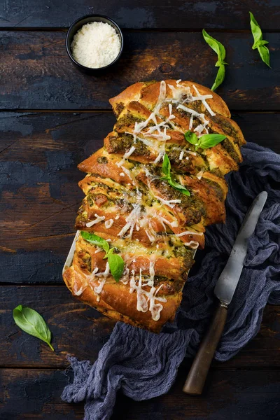 Pan Separado Con Pesto Pasta Italiana Albahaca Queso Parmesano Forma —  Fotos de Stock