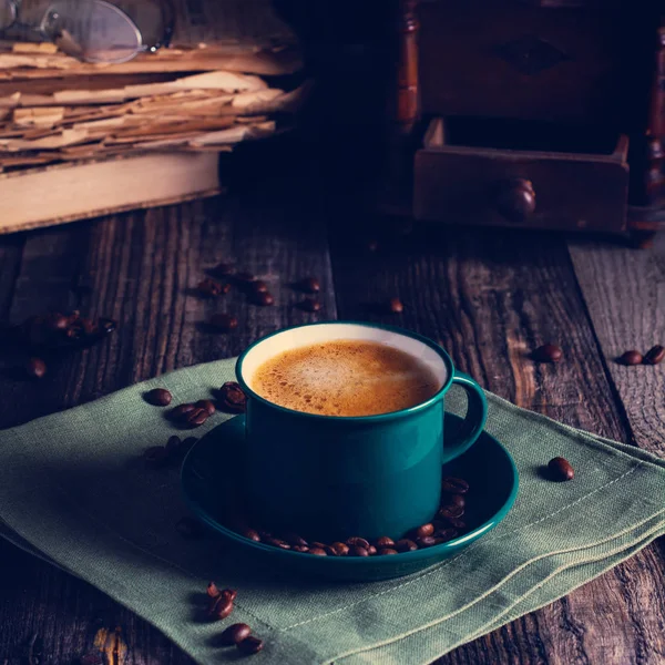 Fond Café Avec Une Tasse Verte Café Expresso Debout Sur — Photo