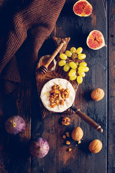 Camembert Cheese Figs Walnuts Honey Thyme Served Dinner Dark Key — Stock Photo, Image