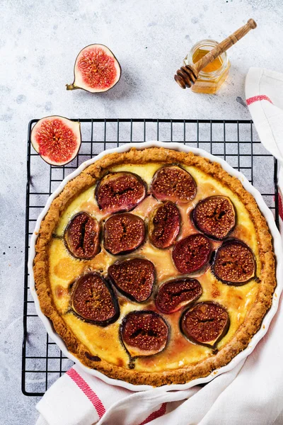 Homemade Quiche Tart Figs Cream Cheese Honey Light Wooden Background — Stock Photo, Image