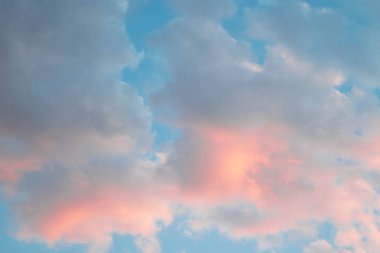 turuncu gökyüzü. turuncu, kırmızı, pembe bulutlar ve gökyüzü. 