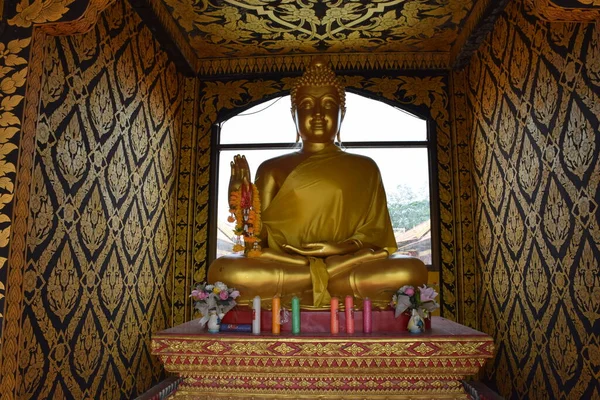 Статуи Будды Тайских Храмах Почитаются Почитаются Буддистами Помнить Добре Воздерживаться — стоковое фото