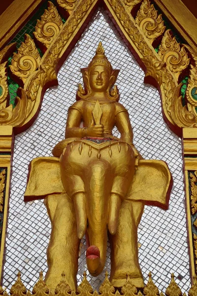 Картина Ангела Охраняющего Буддизм Тайском Храме — стоковое фото