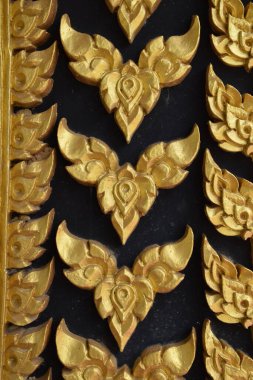 Dini mekanın Kanok desenli dekorasyonu uzman teknisyenler tarafından Tayland tapınaklarında çok güzel ve eşsizdir..