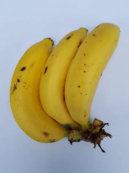 Três Bananas Maduras Fundo Branco — Fotografia de Stock