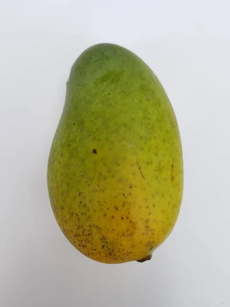 Mango Med Svarta Fläckar Vit Bakgrund — Stockfoto