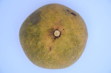 Santol meyvesi beyaz arkaplanda izole