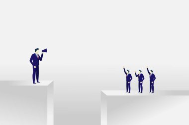 İş adamı konsepti lideri insanlara duyuru yapıyor