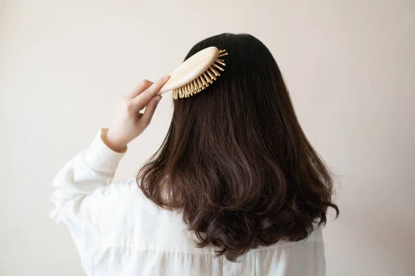 Achteraanzicht Van Jonge Mooie Vrouw Wit Shirt Met Lang Zwart — Stockfoto