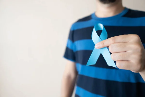 Campanha Saúde Masculina Câncer Próstata Homem Com Bigode Segurando Luz — Fotografia de Stock