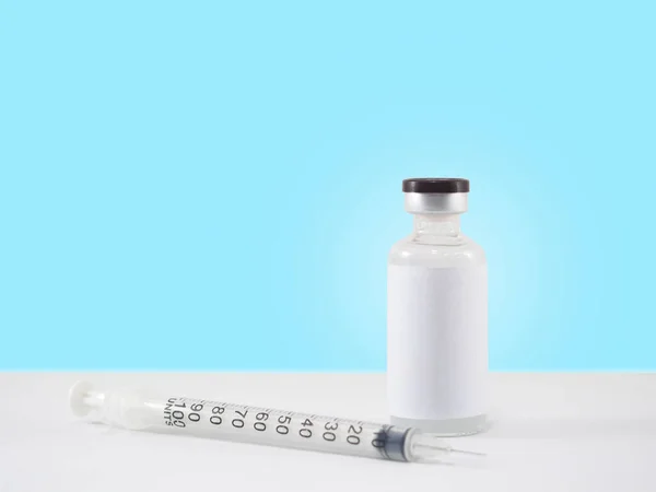 Tomma Etiketter Injektionsflaska Medicinskt Glas Och Plastspruta För Injektion Vitt — Stockfoto