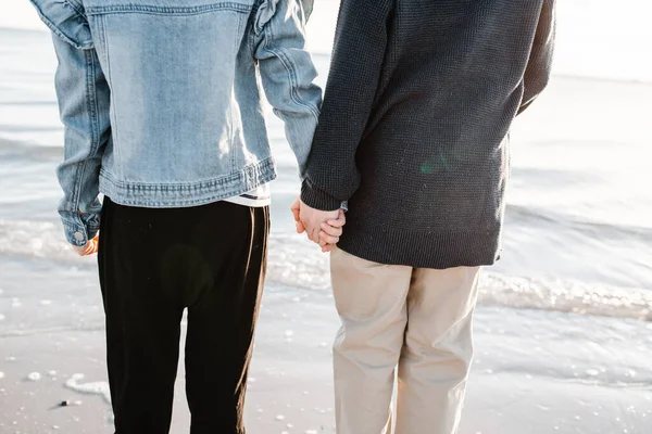 Boy Girl Holding Hands Beach — Stock Photo, Image