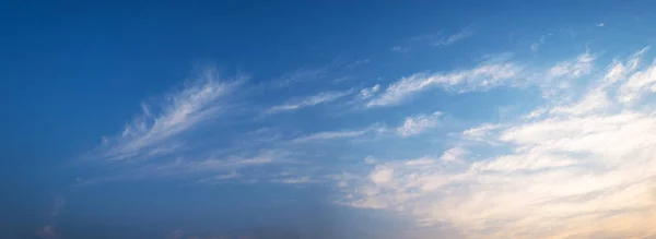 Langit Dengan Awan Penuh Fram Untuk Desain — Stok Foto