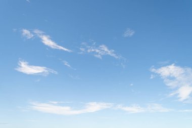 Gökyüzü yazı, bulutlu arka plan güneşli hava atmosferi
