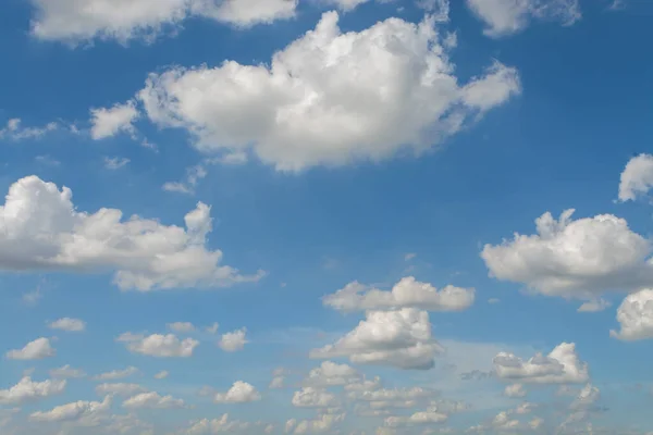 Céu Verão Fundo Nublado Ensolarado Atmosfera Aérea — Fotografia de Stock