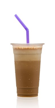 Cappuccino frappe kırpma yolu dahil olmak üzere beyaz arkaplanda izole.