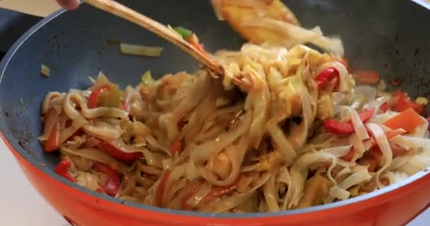 Hands with wooden spoons mix steamed vegetable stew in pan. — Stock Footage Hands with wooden spoons mix steamed vegetable stew in pan. Stock Video