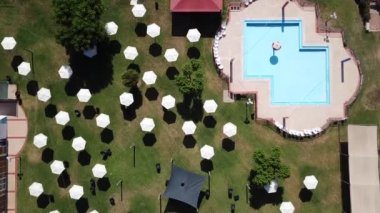 Şehir Kulübü ve Yüzme Havuzu Coronavirus tecridi nedeniyle insanlardan temizlendi.