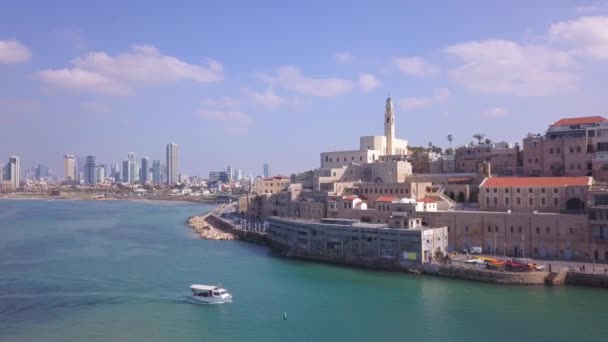 Tel Aviv y el horizonte de Jaffa, vista aérea sobre la ciudad vieja y el puerto de Jaffa y la costa TLV en el fondo. — Vídeos de Stock