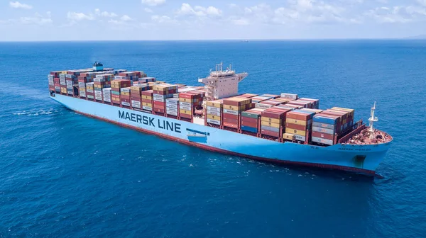 Akdeniz - 25 Haziran 2020: Maersk Hidalgo mega konteyner gemisi. ULCV tamamen yük konteynırıyla yüklendi. — Stok fotoğraf