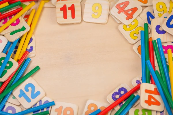 Çocuklar için Yaratıcılık matematik aksesuar kümesi ve mesaj eklemek için kullanılan kopyalama alanı ile eğitim kavramı.
