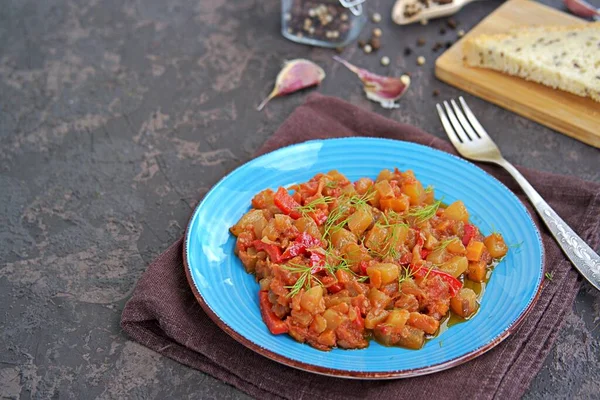 Ratatouille Vegetal Guisado Abobrinha Pimentão Doce Cenouras Tomate Uma Placa — Fotografia de Stock