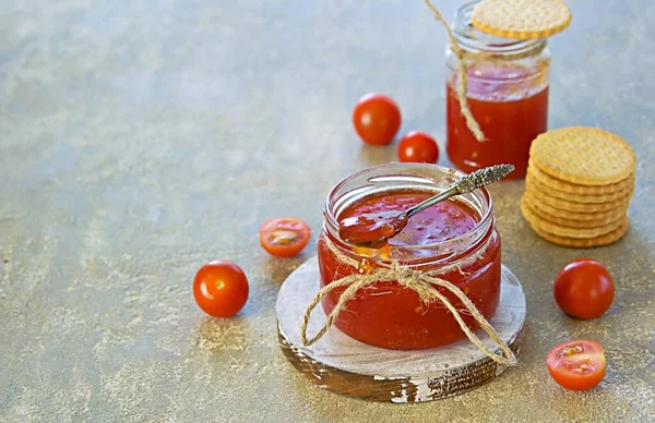 Tomatsylt Glasburk Lätt Betongbakgrund Syltrecept Skörd Konservering — Stockfoto