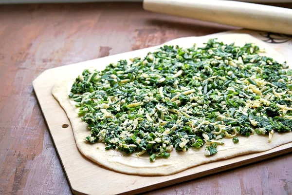 Cocinar Bollos Caseros Con Cebollas Verdes Ortigas Queso Huevo Paso — Foto de Stock